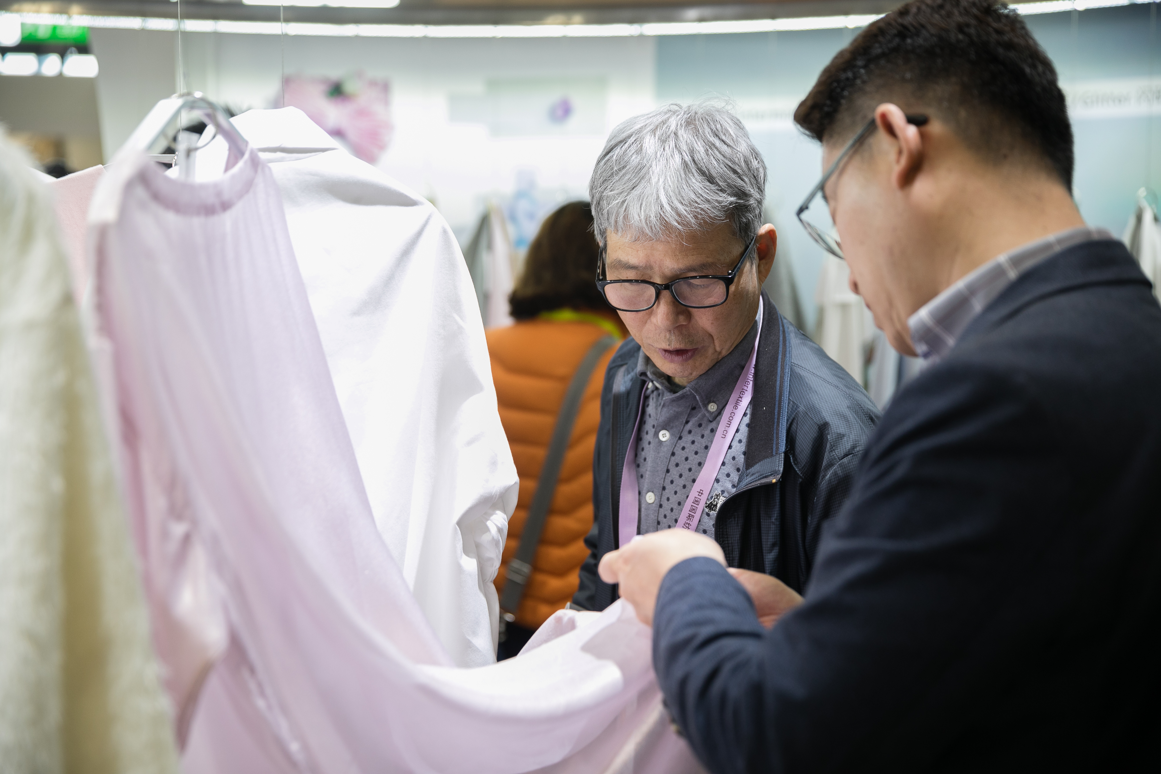 Buyers with products 3